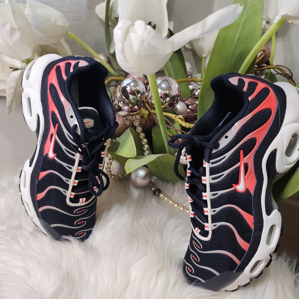 Nike Black & Red Air Max Plus big Shoes size:kid6.5/Women8.5 new